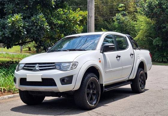 MITSUBISHI L200 TRITON 2.4 HLS 4X2 CD 16V FLEX 4P MANUAL